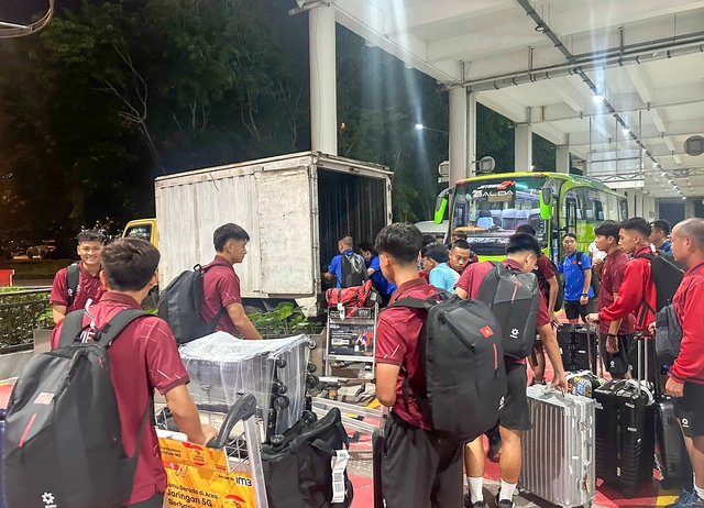 U.19 Việt Nam đến Indonesia an to&agrave;n, rất bất ngờ v&igrave;... - Ảnh 1.