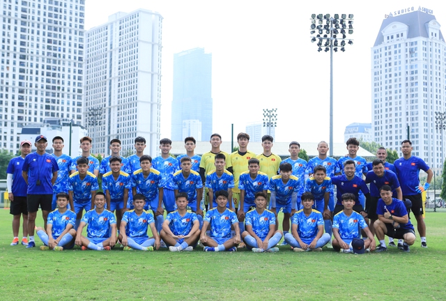 U.19 Việt Nam sang Indonesia đấu giải Đông Nam Á: Thiếu vắng ‘tòa tháp’ 1,95m của HAGL- Ảnh 1. U.19 Việt Nam sang Indonesia đấu giải Đông Nam Á: Thiếu vắng ‘tòa tháp’ 1,95m của HAGL- Ảnh 1.
