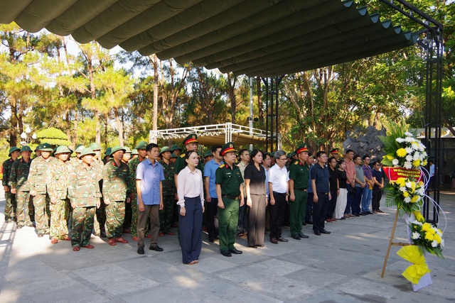 Lấy mẫu, số hóa thông tin hài cốt liệt sĩ tại Nghĩa trang liệt sĩ Trường Sơn - Ảnh 4.