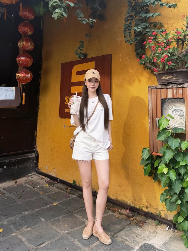 Đơn giản nhưng không đơn điệu cùng áo thun và mũ lưỡi trai- Ảnh 6. Đơn giản nhưng không đơn điệu cùng áo thun và mũ lưỡi trai- Ảnh 6.
