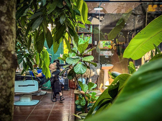 Đông Tây Barbershop: Hành trình từ tiệm tóc nhỏ đến hệ thống 150 chi nhánh toàn cầu - Ảnh 1.