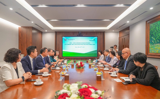 Vietcombank và AIIB thúc đẩy hợp tác hạ tầng xanh - Ảnh 1.