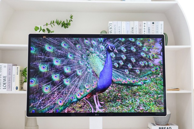 Biến gian phòng nhà bạn thành văn phòng di động với màn hình LG Smart Monitor Swing- Ảnh 3. Biến gian phòng nhà bạn thành văn phòng di động với màn hình LG Smart Monitor Swing- Ảnh 3.