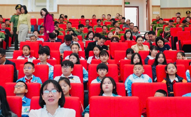 Lâm Đồng phát động chương trình bảo vệ trẻ em trên môi trường mạng - Ảnh 1.