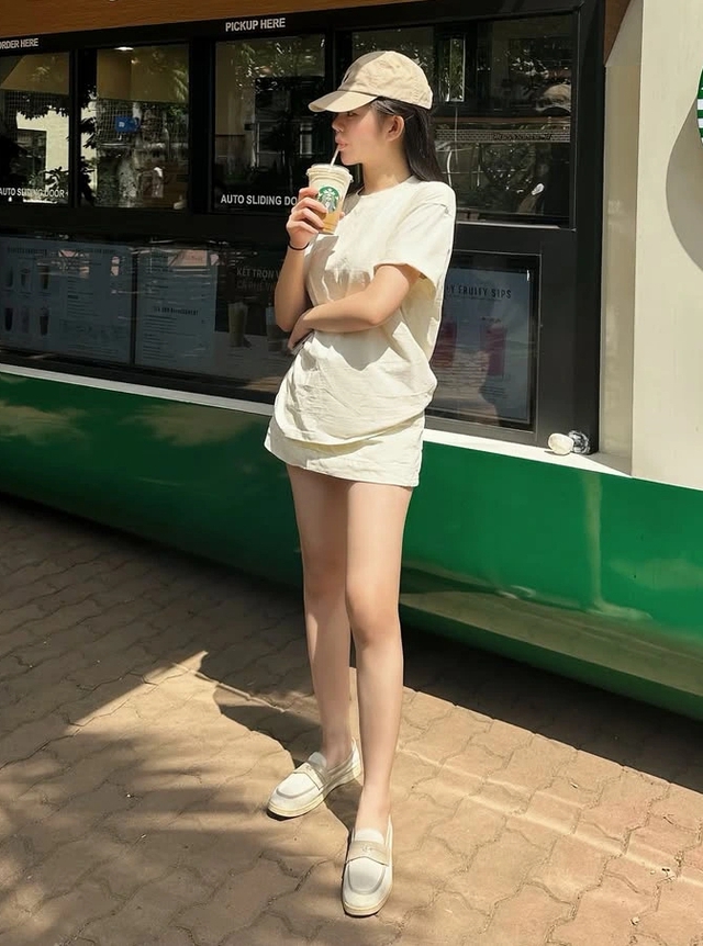 Đơn giản nhưng không đơn điệu cùng áo thun và mũ lưỡi trai- Ảnh 7. Đơn giản nhưng không đơn điệu cùng áo thun và mũ lưỡi trai- Ảnh 7.