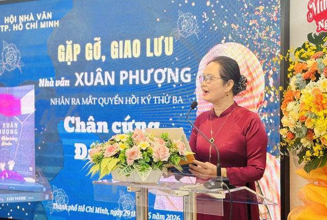 Nhạc sĩ Trần Tiến 'bụng đói chân run' đến hát 'Thôi kệ' tặng nhà văn Xuân Phượng- Ảnh 1. Nhạc sĩ Trần Tiến 'bụng đói chân run' đến hát 'Thôi kệ' tặng nhà văn Xuân Phượng- Ảnh 1.