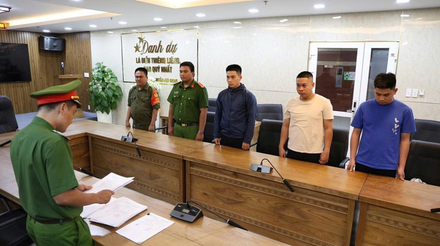 Bắt '&ocirc;ng tr&ugrave;m' kh&iacute; cười 9X đưa h&agrave;ng từ ph&iacute;a bắc v&agrave;o Đ&agrave; Nẵng ti&ecirc;u thụ- Ảnh 1.