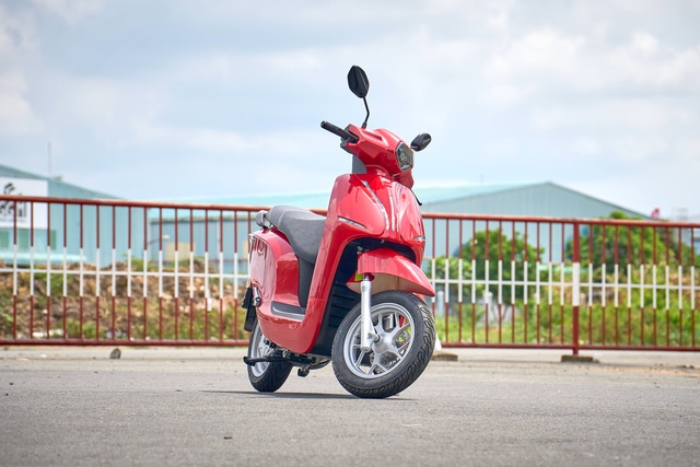 Lái thử Dat Bike ERA: Xe máy điện ‘cân đời thực’, giá từ 29,9 triệu đồng - Ảnh 2.