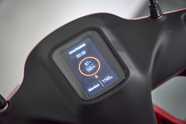Lái thử Dat Bike ERA: Xe máy điện ‘cân đời thực’, giá từ 29,9 triệu đồng - Ảnh 5.