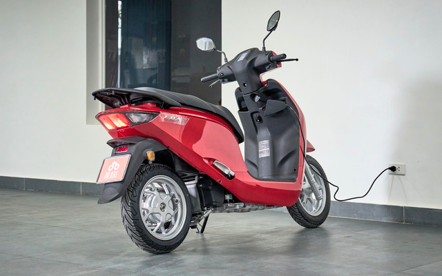 Lái thử Dat Bike ERA: Xe máy điện ‘cân đời thực’, giá từ 29,9 triệu đồng - Ảnh 7.