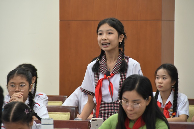 Học sinh nói thầy cô hiện nay đã… hơi già - Ảnh 2.