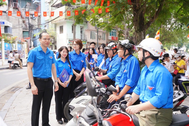 Hà Nội chuẩn bị hàng chục nghìn phần quà tặng thí sinh và người nhà - Ảnh 2.