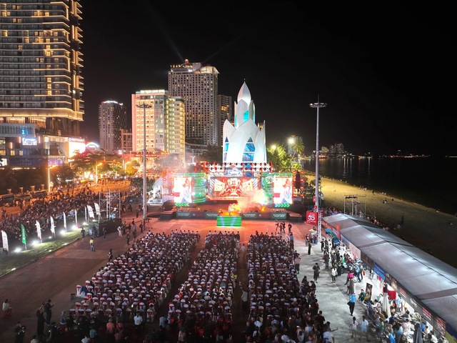 Nha Trang khai mạc lễ hội mô tô phân khối lớn châu Á - Thái Bình Dương- Ảnh 2. Nha Trang khai mạc lễ hội mô tô phân khối lớn châu Á - Thái Bình Dương- Ảnh 2.