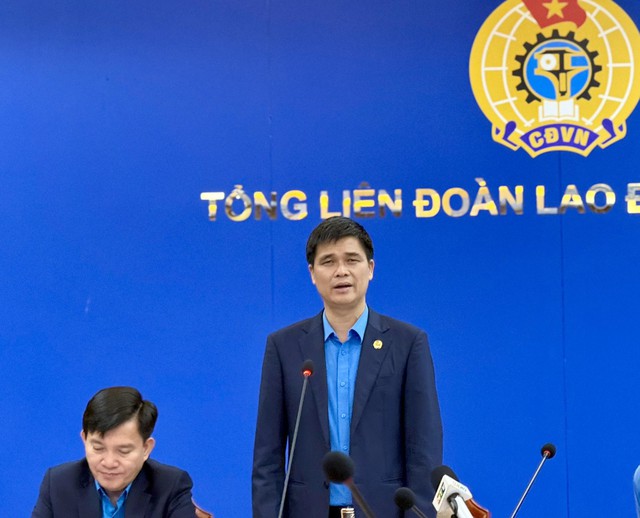 Công đoàn dành 100 tỉ đồng chăm lo cho người lao động mắc bệnh hiểm nghèo
- Ảnh 1. Công đoàn dành 100 tỉ đồng chăm lo cho người lao động mắc bệnh hiểm nghèo
- Ảnh 1.