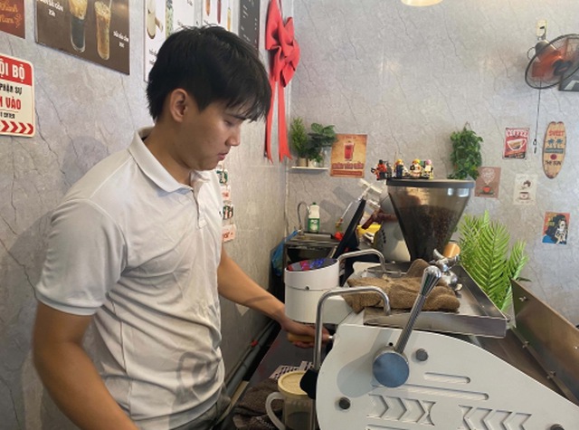 C&aacute;c h&agrave;ng qu&aacute;n, hộ kinh doanh ở Đ&agrave; Nẵng giải b&agrave;i to&aacute;n tiền điện m&ugrave;a nắng n&oacute;ng - Ảnh 1.