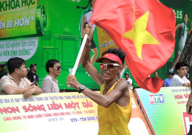 'Long dị nhân' và kế hoạch chạy bộ 102 ngày liên tục, mỗi ngày 100 km - Ảnh 1.