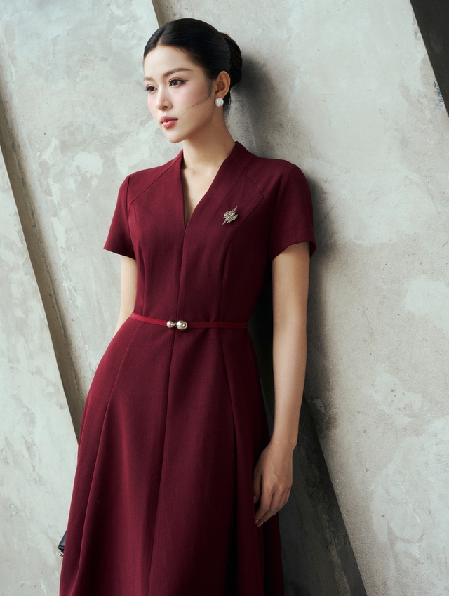 Đầm cổ vuông và những mảnh ghép nâng tầm phong thái quý cô- Ảnh 6.