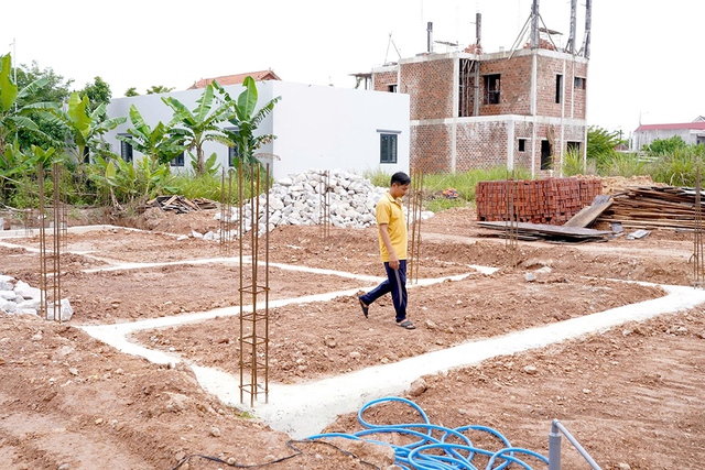 Mua đất tiền tỉ nhưng phải k&eacute;o điện tạm, d&ugrave;ng nước k&eacute;- Ảnh 4.