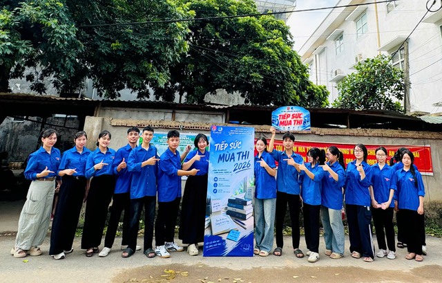 Hà Nội chuẩn bị hàng chục nghìn phần quà tặng thí sinh và người nhà - Ảnh 6.