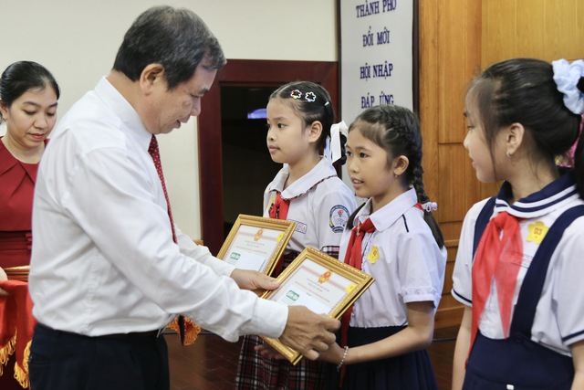TP.HCM trao giải sáng kiến phòng chống bạo lực học đường - Ảnh 2.