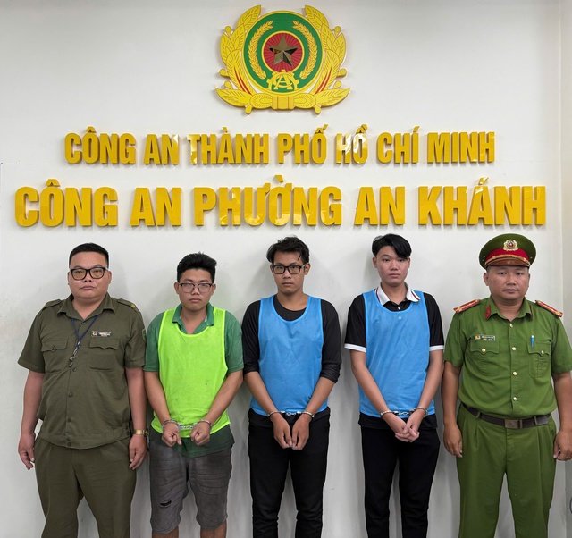 C&ocirc;ng an TP.HCM bắt nh&oacute;m giả danh cảnh s&aacute;t h&igrave;nh sự chiếm đoạt t&agrave;i sản người d&acirc;n - Ảnh 1.