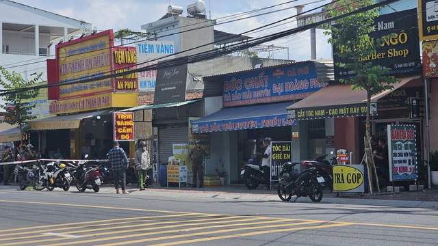 C&ocirc;ng an TP.HCM bắt 6 đối tượng cướp tiệm v&agrave;ng - Ảnh 1.