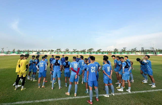 U.19 Việt Nam tập buổi đầu tại Indonesia: Điều kiện kh&aacute; khắc nghiệt nhưng&hellip;- Ảnh 1.