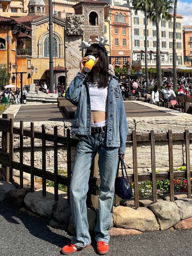 Denim on denim: Công thức phối đồ cá tính chưa bao giờ lỗi mốt- Ảnh 8.