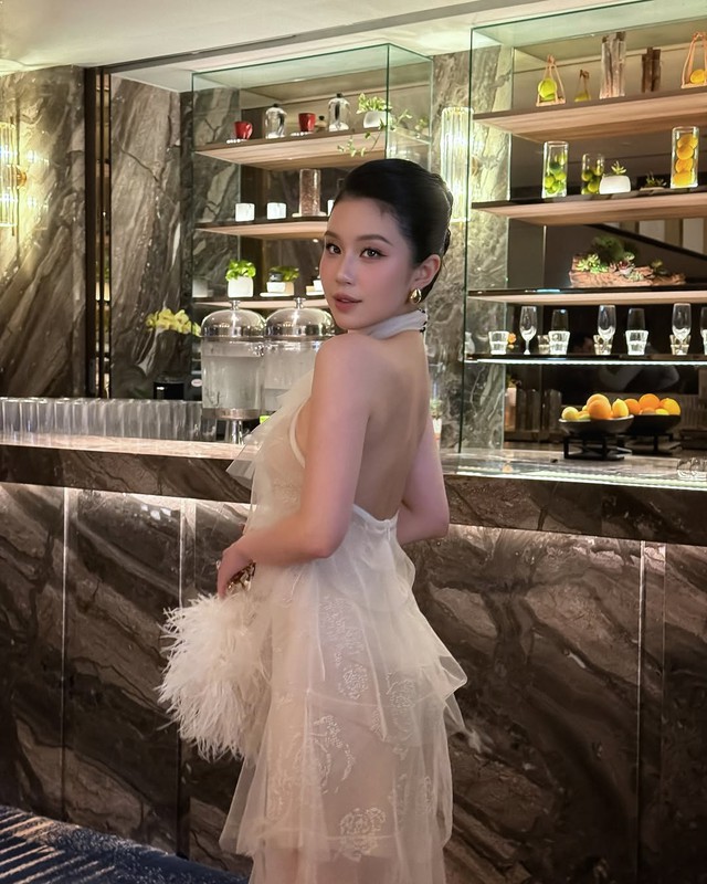 Bông tai vàng tăng thêm nét điệu đà cho nàng- Ảnh 4.