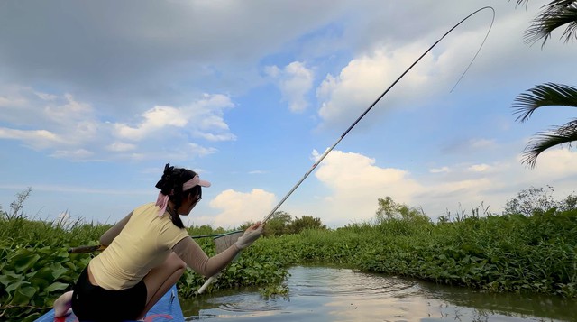 Kh&ocirc;ng c&agrave; ph&ecirc; hay mua sắm, c&ocirc; g&aacute;i 27 tuổi m&ecirc; ngồi c&acirc;u c&aacute; h&agrave;ng giờ - Ảnh 3.