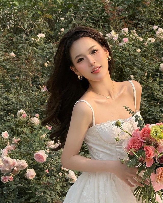 Bông tai vàng tăng thêm nét điệu đà cho nàng- Ảnh 8.