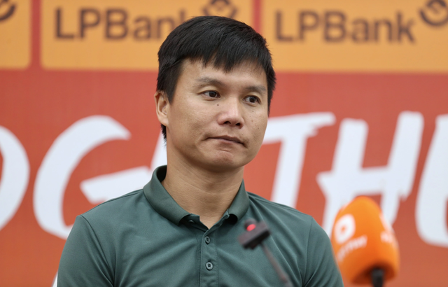 Th&ecirc;m CLB V-League bất ngờ thay 'tướng' cuối d&ograve;ng: C&ocirc;ng Mạnh đi, Th&agrave;nh C&ocirc;ng lại về?- Ảnh 1.