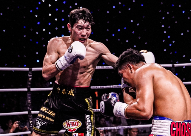 V&otilde; sĩ Việt Nam m&oacute;c tr&aacute;i cực hiểm, thắng knock-out tay đấm Th&aacute;i Lan - Ảnh 4.