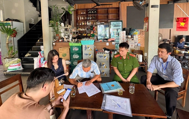 Chấn chỉnh qu&aacute;n cơm ở Huế bị phản &aacute;nh 'chặt ch&eacute;m' dịp lễ- Ảnh 2.