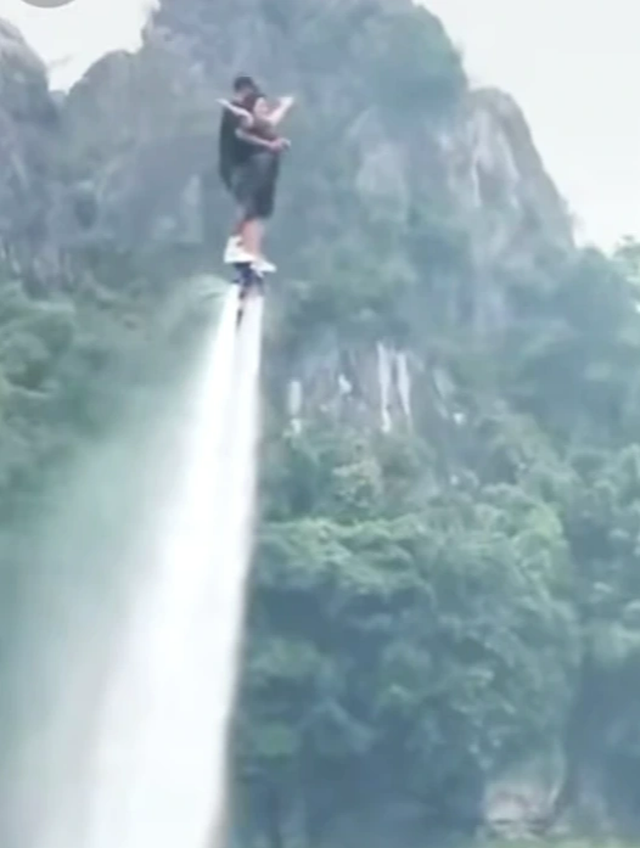 Ninh B&igrave;nh: Vận động vi&ecirc;n v&agrave; du kh&aacute;ch gặp nạn khi chơi Flyboard  - Ảnh 1.