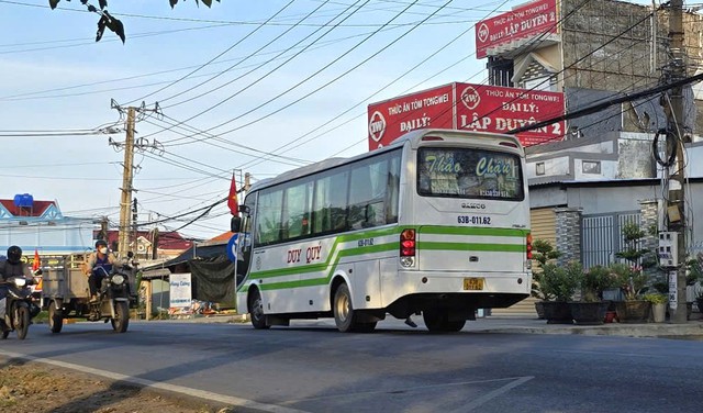 Xe "d&ugrave;" Duy Qu&yacute; lại quần thảo tại Vĩnh Long: Th&aacute;ch thức kỷ cương h&agrave;nh ch&iacute;nh? - Ảnh 2.