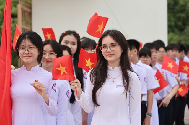 Tuyển sinh lớp 10 tại Kh&aacute;nh H&ograve;a: Nhiều trường c&oacute; tỉ lệ 'chọi' cao - Ảnh 2.