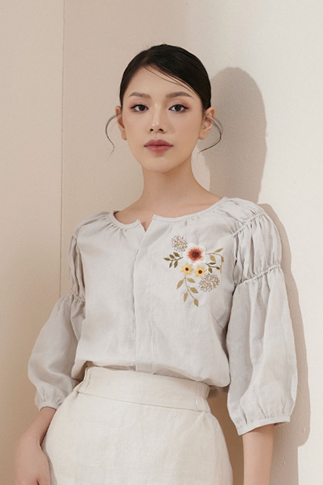Chạm ngưỡng xa hoa với trang phục thêu hoa tỉ mỉ- Ảnh 3. Chạm ngưỡng xa hoa với trang phục thêu hoa tỉ mỉ- Ảnh 3.