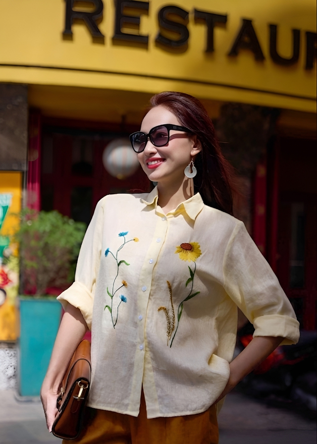 Chạm ngưỡng xa hoa với trang phục thêu hoa tỉ mỉ- Ảnh 5. Chạm ngưỡng xa hoa với trang phục thêu hoa tỉ mỉ- Ảnh 5.