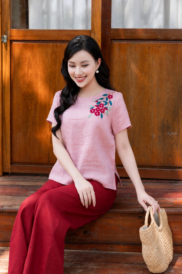 Chạm ngưỡng xa hoa với trang phục thêu hoa tỉ mỉ- Ảnh 7. Chạm ngưỡng xa hoa với trang phục thêu hoa tỉ mỉ- Ảnh 7.