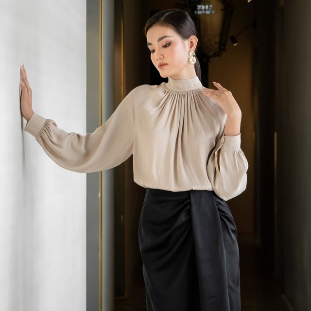 Khai mở nét kiêu kỳ từ trang phục xếp ly- Ảnh 2. Khai mở nét kiêu kỳ từ trang phục xếp ly- Ảnh 2.