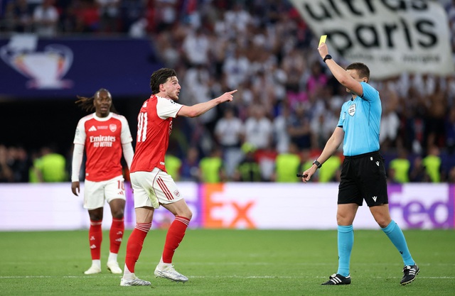 Trọng tài trận chung kết Champions League gây tranh cãi dữ dội, báo châu Âu dậy sóng- Ảnh 2. Trọng tài trận chung kết Champions League gây tranh cãi dữ dội, báo châu Âu dậy sóng- Ảnh 2.