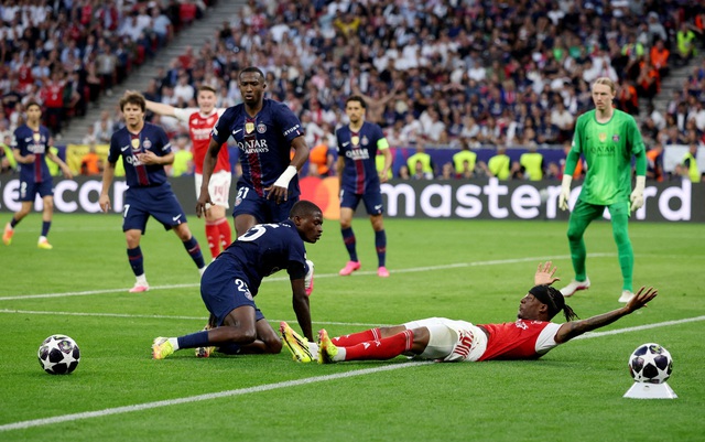 Trọng tài trận chung kết Champions League gây tranh cãi dữ dội, báo châu Âu dậy sóng- Ảnh 3. Trọng tài trận chung kết Champions League gây tranh cãi dữ dội, báo châu Âu dậy sóng- Ảnh 3.