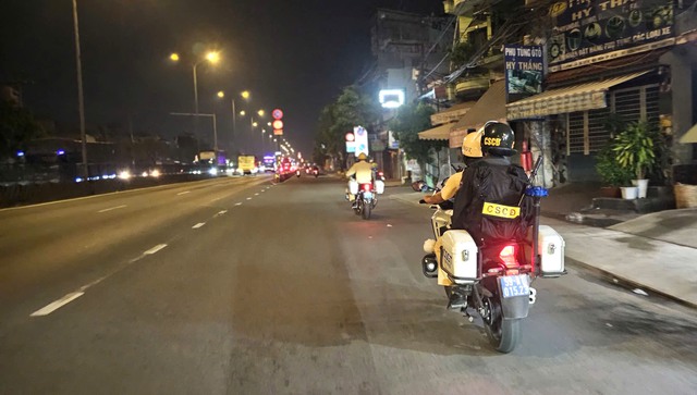 CSGT xuy&ecirc;n đ&ecirc;m tuần tra lưu động, nhiều ma men "qu&ecirc;n lối về" bị xử l&yacute; - Ảnh 2.