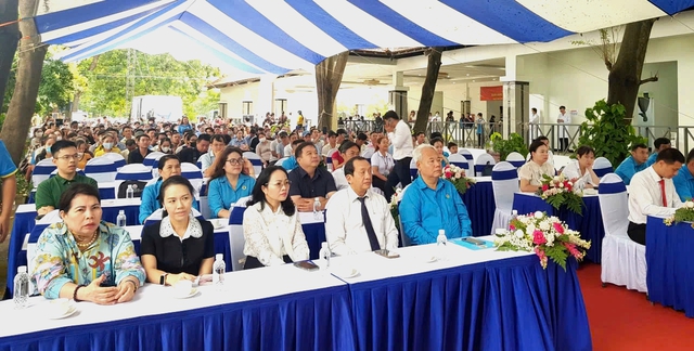 TP.HCM khởi động khám sức khỏe cho 1 triệu công nhân, người lao động- Ảnh 2. TP.HCM khởi động khám sức khỏe cho 1 triệu công nhân, người lao động- Ảnh 2.