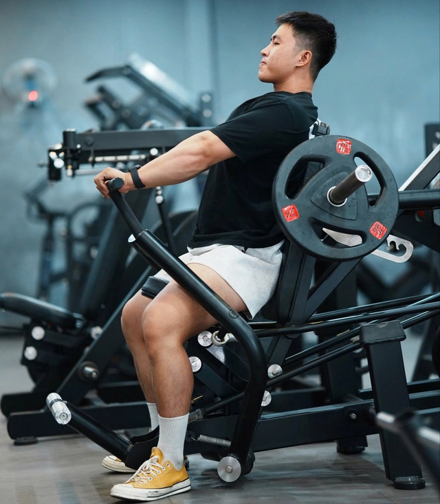 Từng mặc cảm vì thừa cân, chàng trai đoạt huy chương vàng thể hình toàn quốc - Ảnh 2.