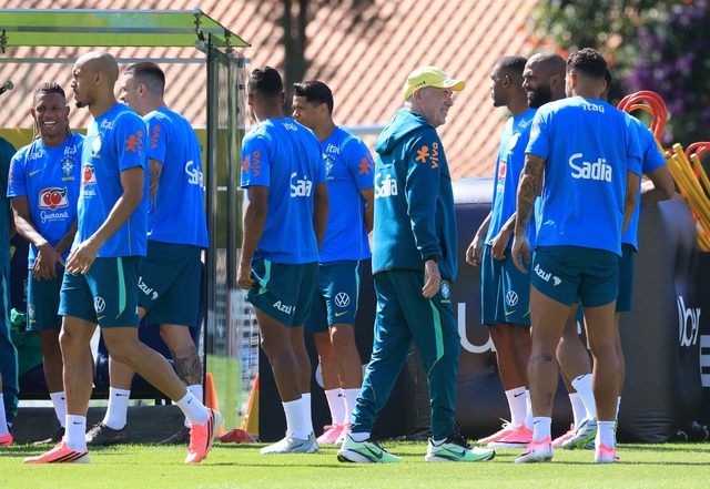 Neymar bất ngờ xuất hiện trên sân tập với ‘bộ dạng lạ’, HLV Ancelotti ra chỉ thị nóng- Ảnh 1. Neymar bất ngờ xuất hiện trên sân tập với ‘bộ dạng lạ’, HLV Ancelotti ra chỉ thị nóng- Ảnh 1.