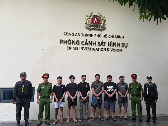 Nh&oacute;m cướp tiệm v&agrave;ng ở TP.HCM khai g&igrave;?- Ảnh 1.