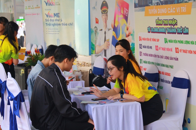 Chọn việc làm lương cao hay đúng ngành? - Ảnh 1.