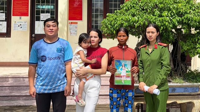 Mẹ con đo&agrave;n tụ sau 11 năm nhờ c&ocirc;ng an x&aacute;c minh nh&acirc;n th&acirc;n- Ảnh 2.